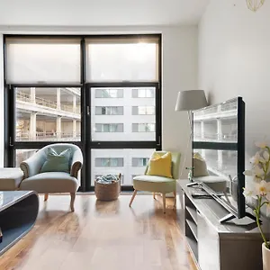 https://londwell-canary-wharf-river-thames-penthouse.cambridgehotelsuk.com